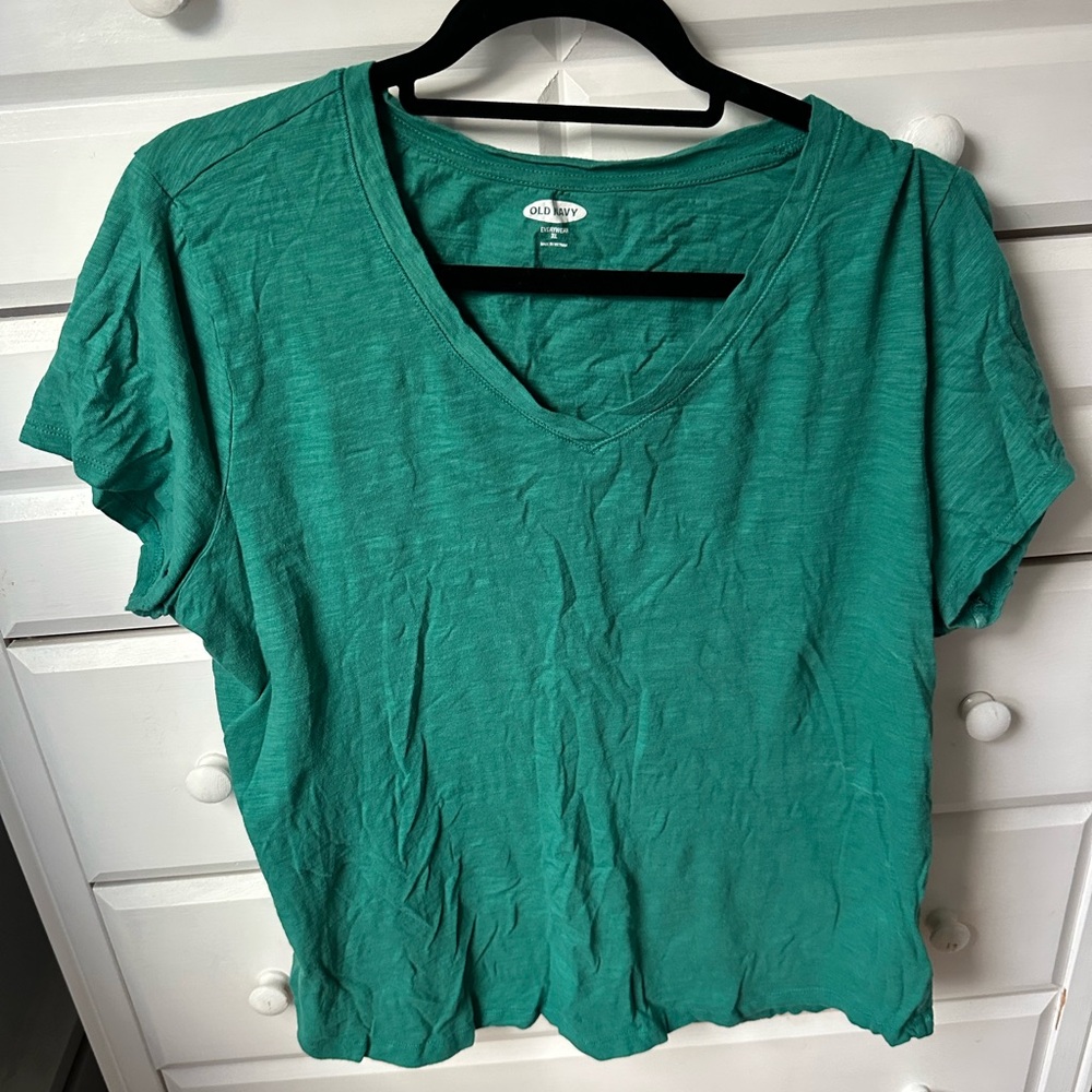 Old navy green t shirt